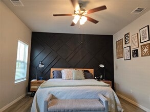 Building Photo - 1942 Bending Green Dr