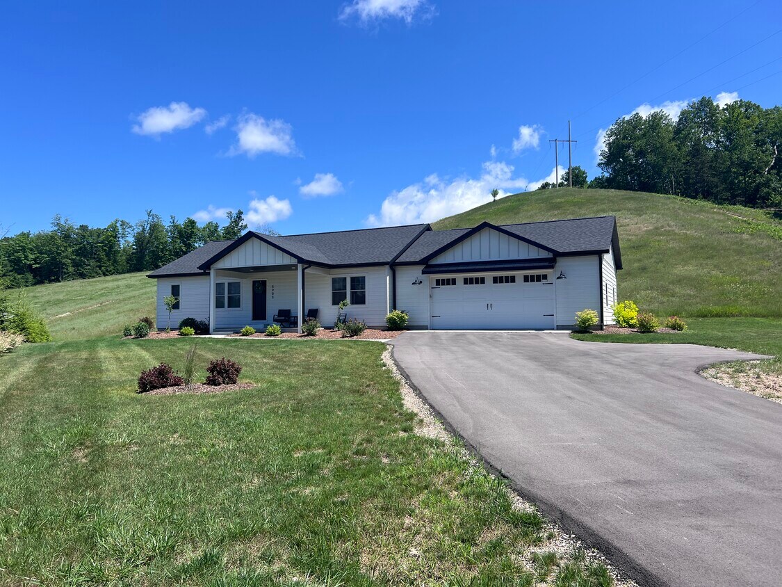 Primary Photo - 5905 Bunker Hill Rd