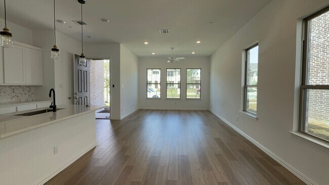 Foto del edificio - Stunning 3BR/2.5BA Corner Townhome Built i...