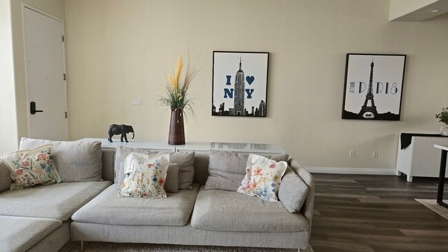 Building Photo - Bright, Spacious 3 Bedroom Home with Garage, A/C, Private Outdoor Space + Prime South Bay Location