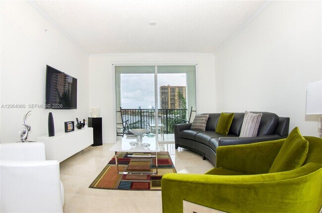 Foto del edificio - 17150 N Bay Rd