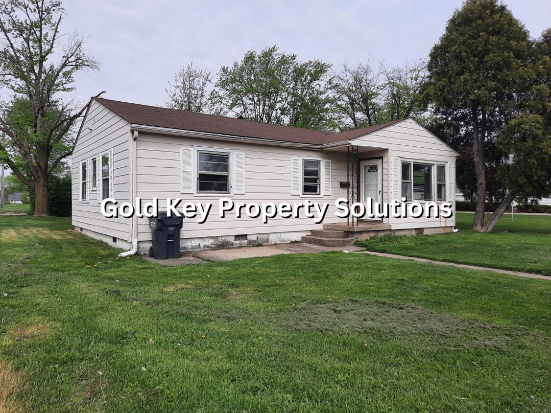 Primary Photo - 3 BR 1 BA House with Garage Across from Pu...