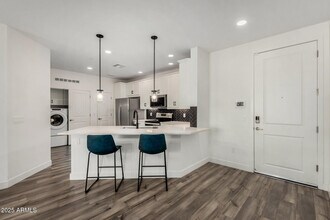 Building Photo - 2511 W Queen Creek Rd