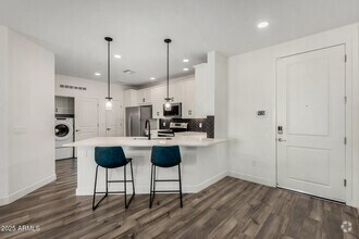 Building Photo - 2511 W Queen Creek Rd