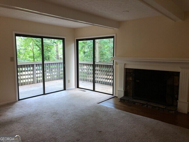 Building Photo - 195 Woodstone Dr