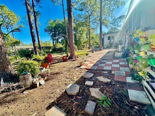 Foto del edificio - 13619 57th Pl N