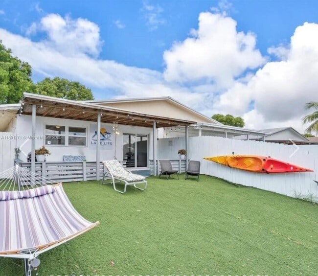 Building Photo - 2421 SW 58th Manor