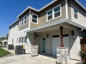 Building Photo - 1363 Harris Ave