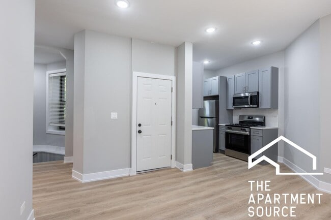 Photo - 438 West Belden Avenue #17 Apartment