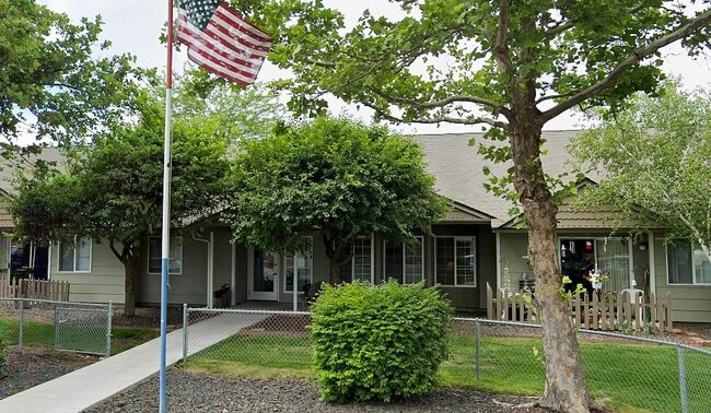 Building Photo - 661 S Burke Ave