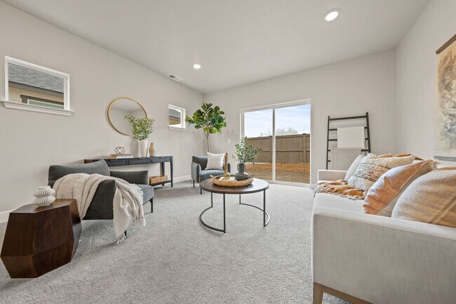 Building Photo - Mountain Views! 3 Bed/2.5 Bath Duplex with Fully Fenced Backyard - Golden Market Lane