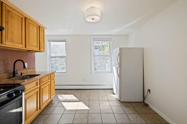 Building Photo - 330 2nd St