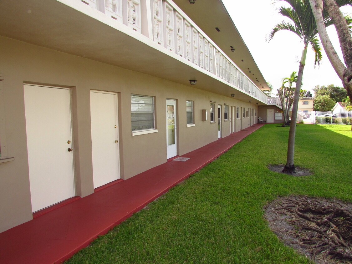 2839 Taylor St Unit 3, Hollywood, FL 33020 Condo for Rent in Hollywood, FL