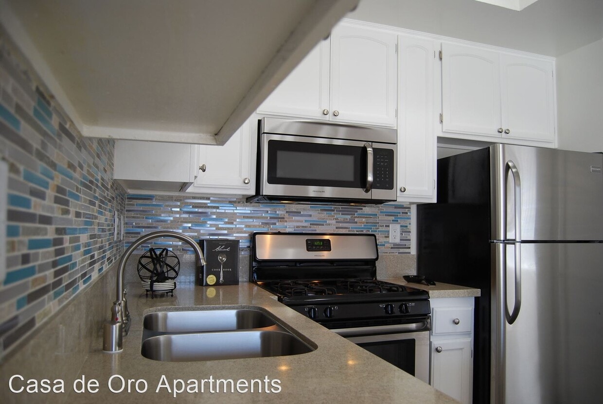 Primary Photo - 321 Avocado St