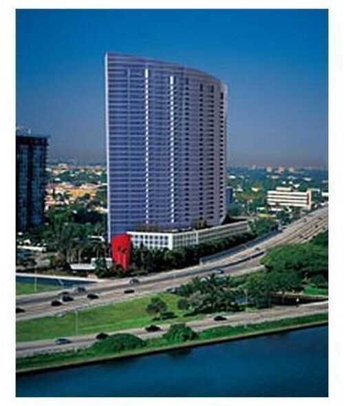 Foto del edificio - 601 NE 36th St