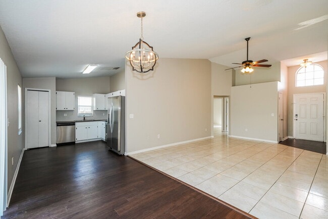 Building Photo - 117 Lookout Dr