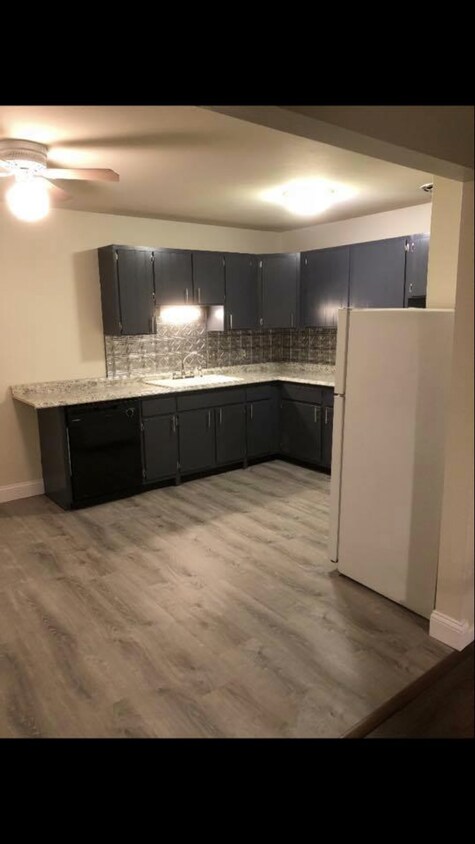 Building Photo - 1705 Blossom Ln