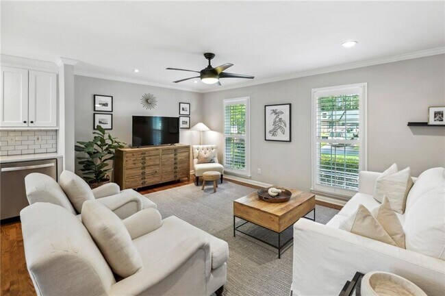 Building Photo - 245 Willow Springs Dr