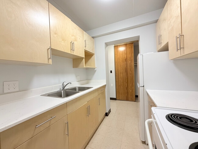 Building Photo - 2 BED / 1 BATH APARTMENT FOR SENIORS – $1,209 ALL UTILITIES INCLUDED