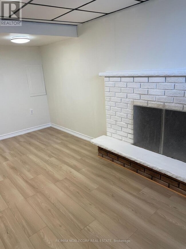 Building Photo - 166 Collings Ave