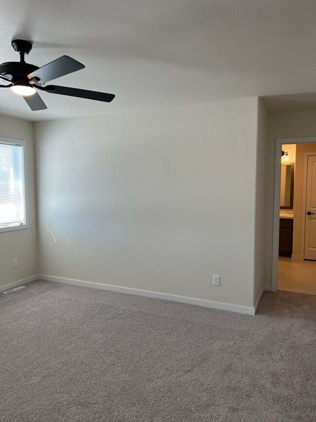 Foto del edificio - 1360 Goldenwood Dr