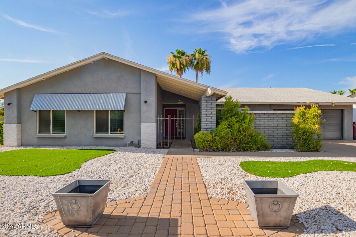Primary Photo - 8902 E Cholla St