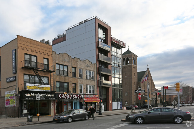 Building Photo - 401-419 95th St