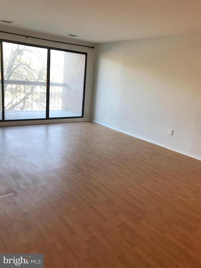 Foto del edificio - 2817 Jermantown Rd