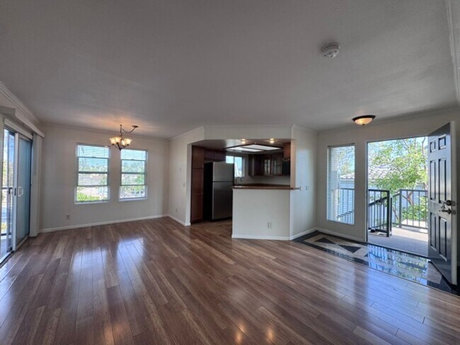 Building Photo - 3472 Hathaway Ave