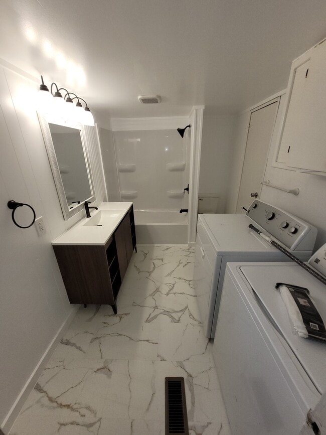 Building Photo - 115 Briggs St