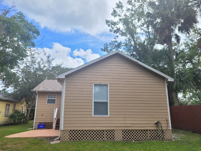 Building Photo - 506 Hickory Ave