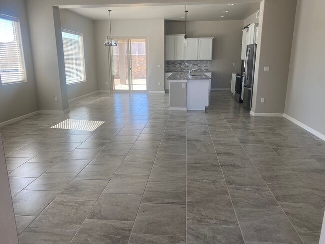 Foto del edificio - Newer 3 Bedroom+ Office Near Red Hawk Golf Course