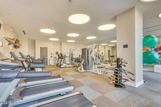 Foto del edificio - 2211 E Camelback Rd