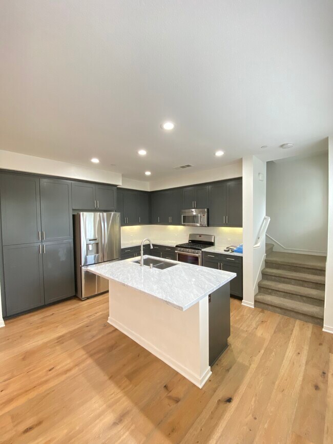 Building Photo - 51 Patria