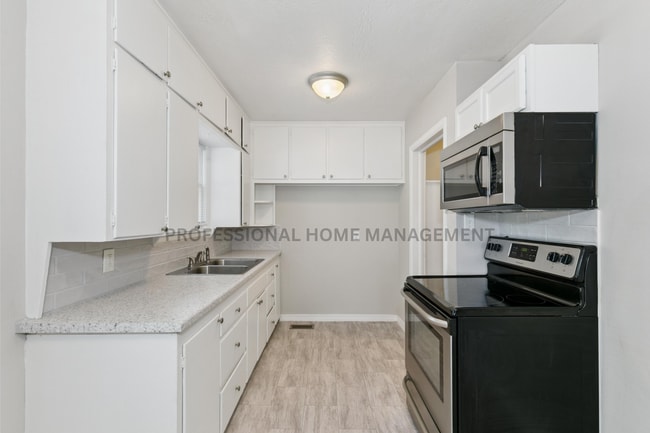 Foto del edificio - Updated 3 bed / 2 bath house With Exceptio...