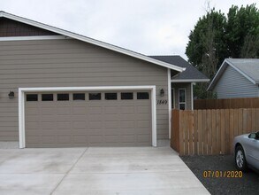 Building Photo - 1845 17th Ave SE