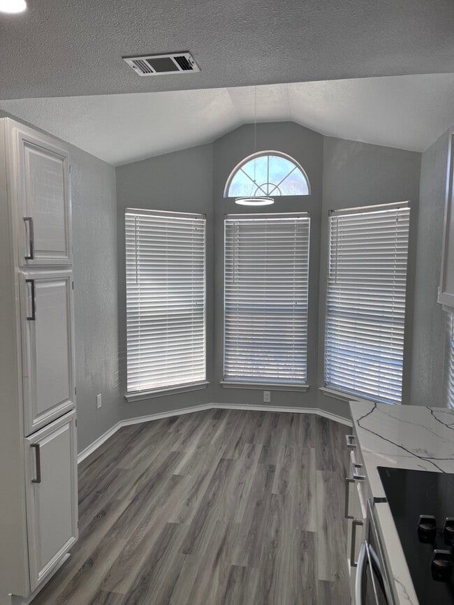 Building Photo - 6820 Douglas Creek