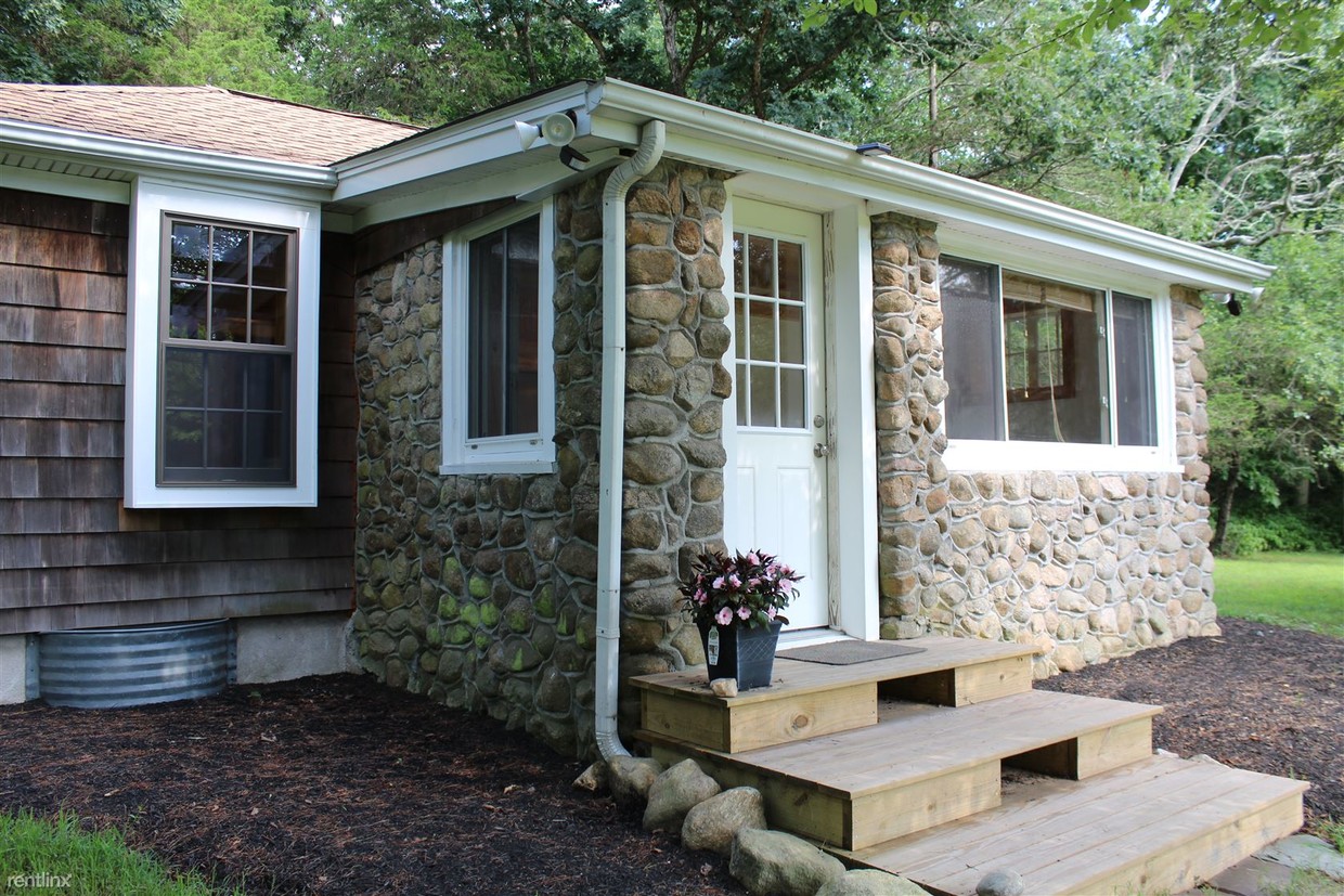 Primary Photo - 2 br, 1 bath House - 15 Burdickville Rd