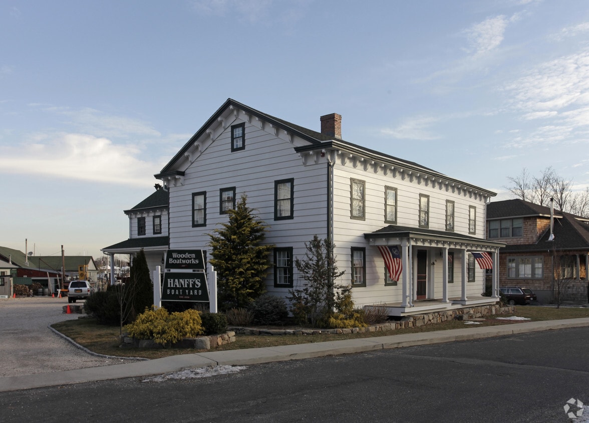 190 Sterling St, Greenport, NY 11944 Apartments in Greenport, NY