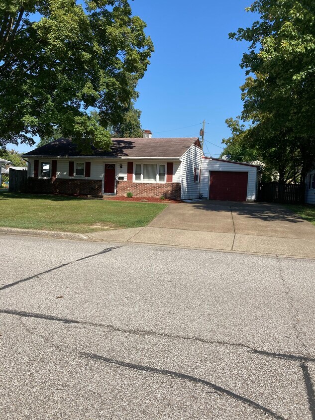 Primary Photo - 511 Fairway Dr