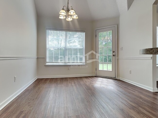 Foto del edificio - 8981 Oak Grove Blvd