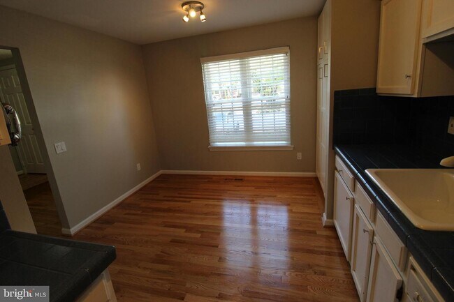 Foto del edificio - 6055 Meyers Landing Ct