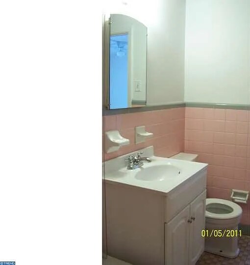 Building Photo - 6405 Shelbourne St