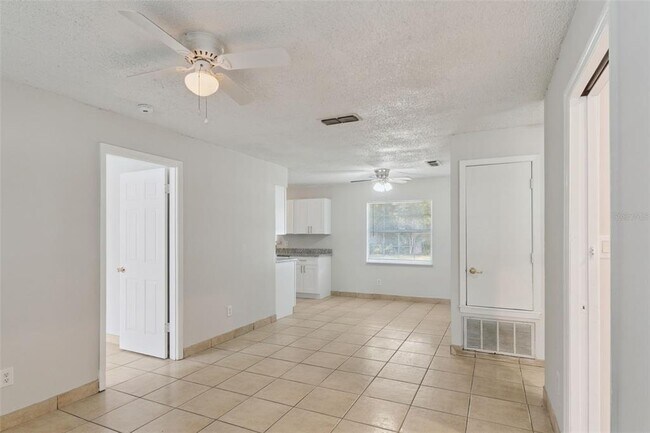 Foto del edificio - 2853 S Sanford Ave