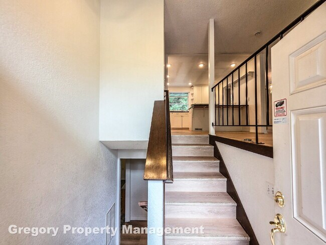 Photo - !! $3500 for 18 month lease !!

Private La... Apartment