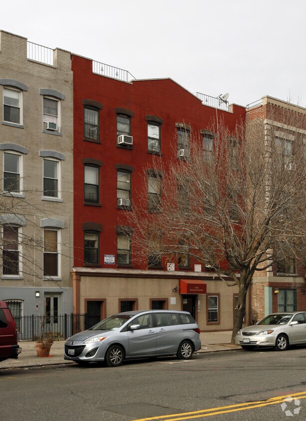 Primary Photo - 347 Pleasant Ave