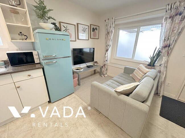 Photo du bâtiment - Furnished 2 Bed Garden Suite Rental 759B E...
