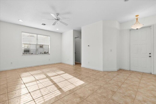 Foto del edificio - 556 Tomahawk Ct