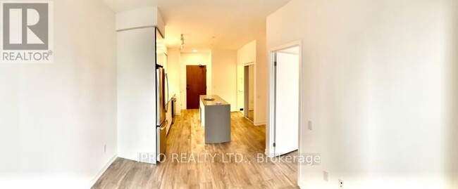 Photo du bâtiment - 4065-4065 Confederation Pkwy