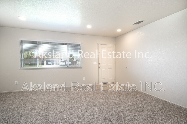 Building Photo - 354 Blossom Dr